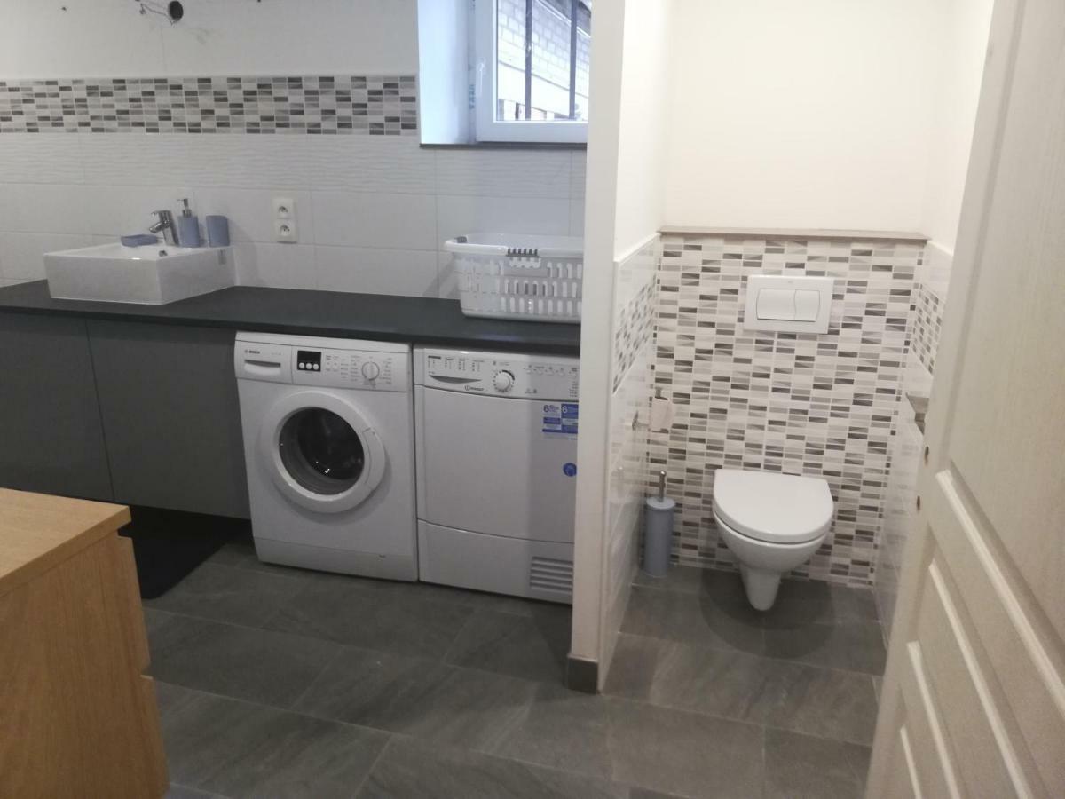 - Gite Appart Orchidée - Coeur de ville - Lunéville - Soirée étape VRP - capacité 1 à 4 personnes - Accès piscine et jardin Esterno foto